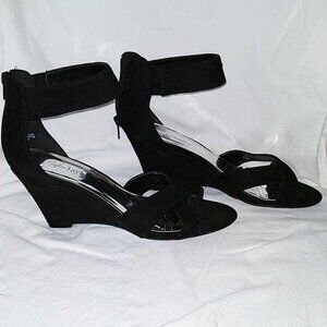 Sophia Taylor Black Faux Suede Wedge Ankle Strap sz 7 1/2 W pre-owned good